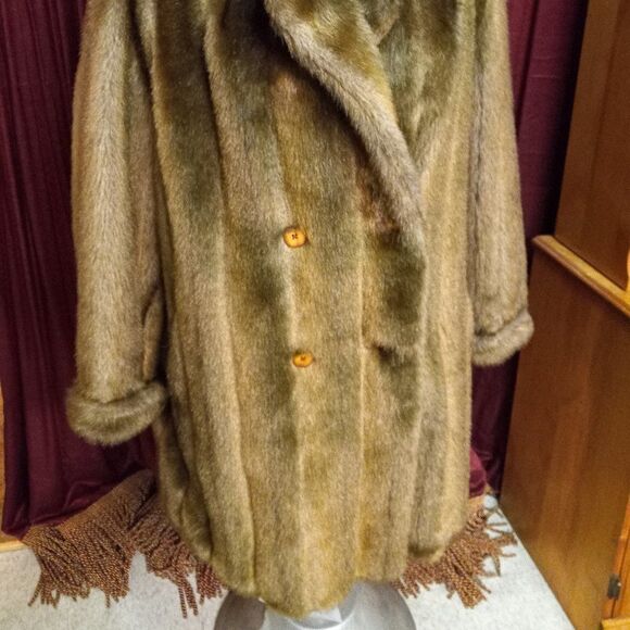 J. Percy Marvin Richards, Faux fur coat - Picture 2 of 11